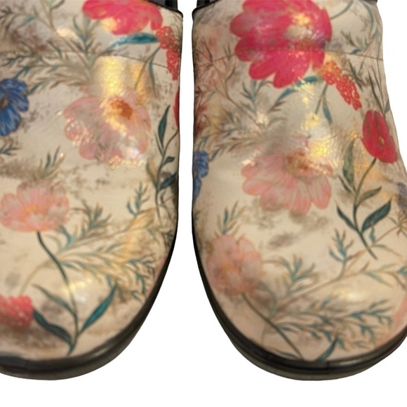 Savvy Floral Mules with Black Trim - Picture 5 of 7
